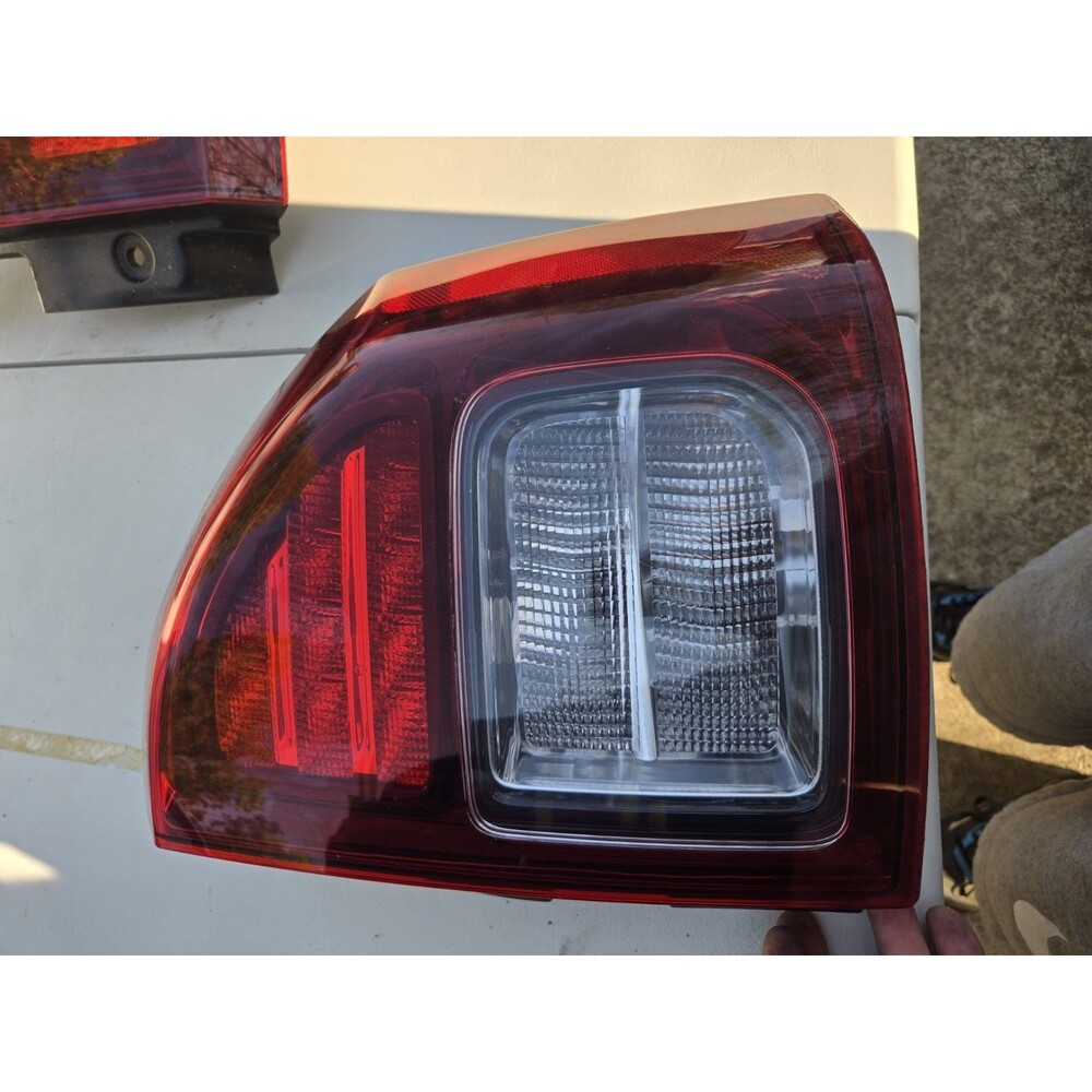 2014 - 2017 Jeep Compass Right Passenger Side Tail Light U0650 DW